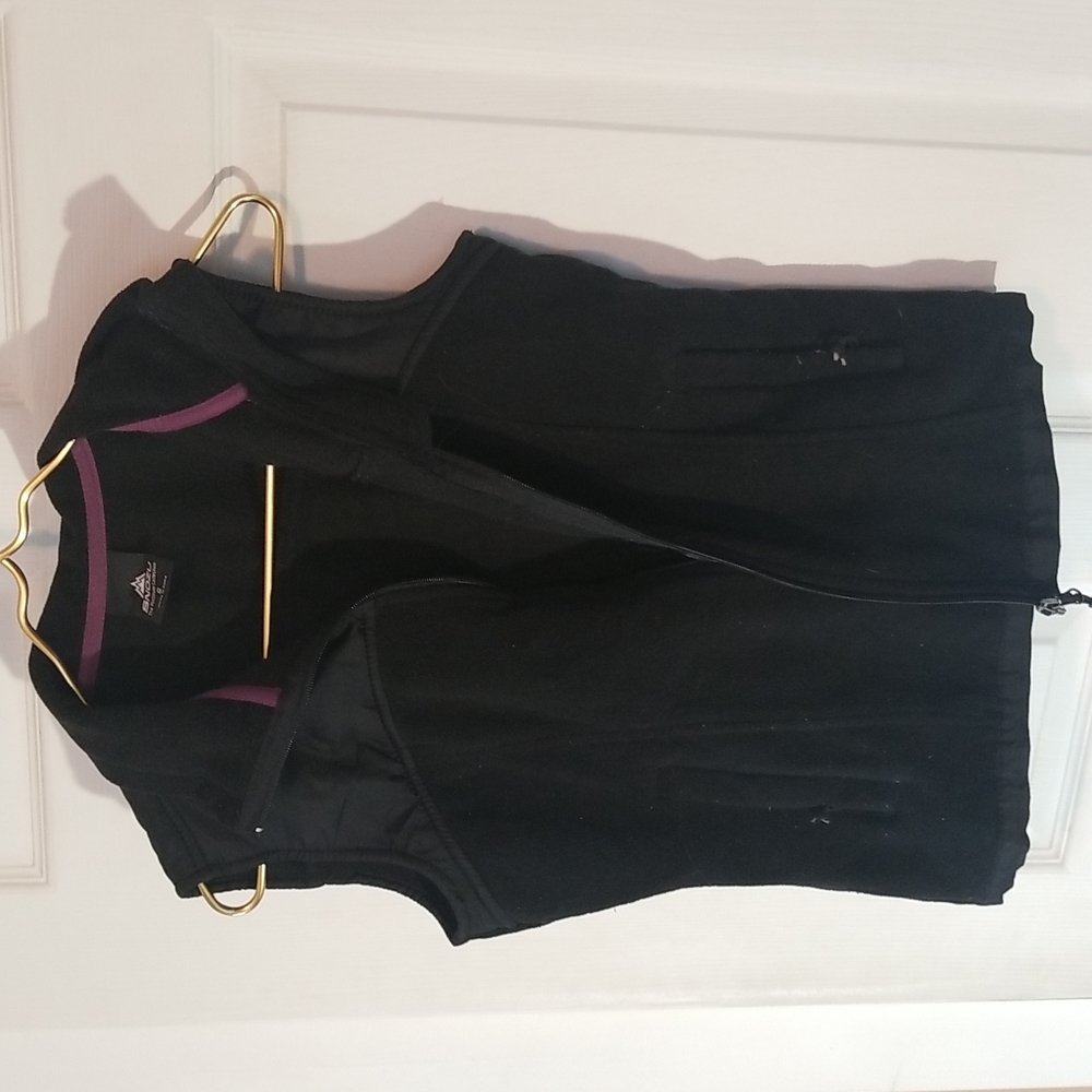 Black Fleece zip up vest. Size small